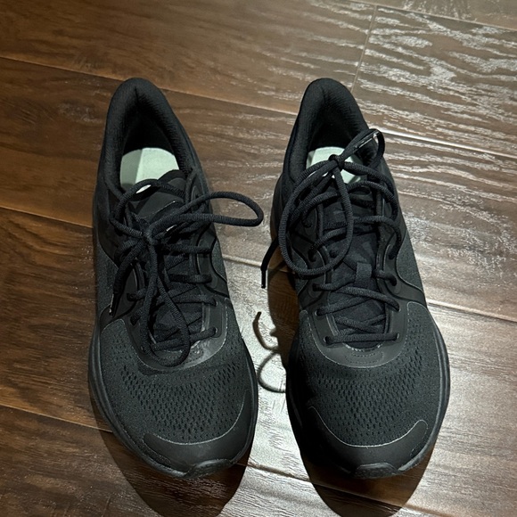 Lululemon women sneakers - Picture 1 of 5